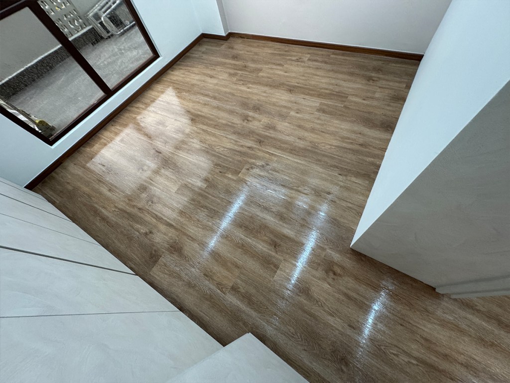 Vinyl floor